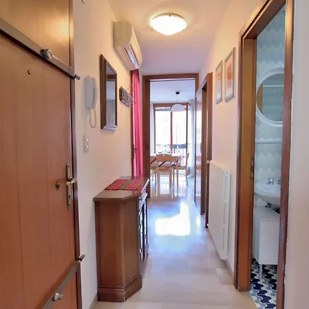 Specchieri Apartman *