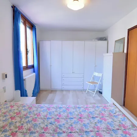 Apartment Specchieri